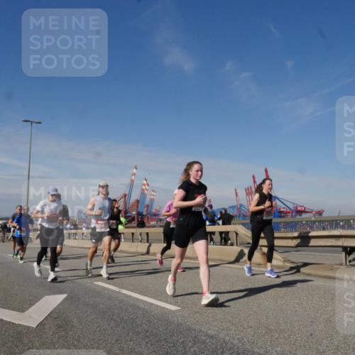03.10.2025 - Köhlbrandbrückenlauf Matties Gatica Varas http://msf.ph/oto/8990857 03.10.2025 12:41:08 Position 2 118 meine-sportfotos.de
