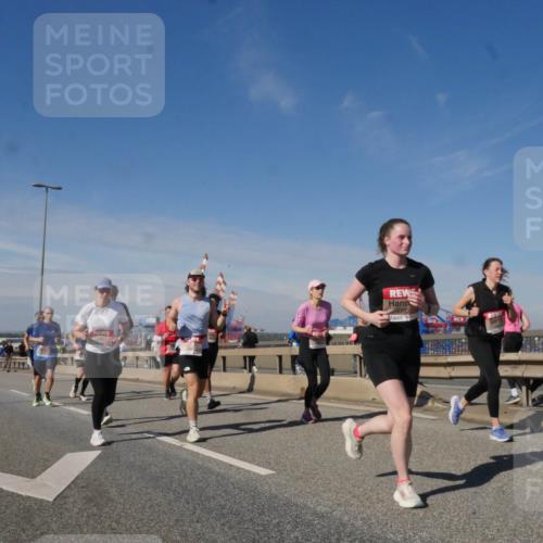 03.10.2025 - Köhlbrandbrückenlauf Matties Gatica Varas http://msf.ph/oto/8990861 03.10.2025 12:41:09 Position 2 4152, 118 meine-sportfotos.de