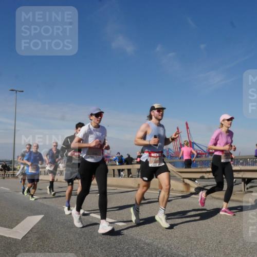 03.10.2025 - Köhlbrandbrückenlauf Matties Gatica Varas http://msf.ph/oto/8990866 03.10.2025 12:41:10 Position 2  meine-sportfotos.de