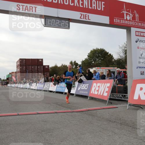 03.10.2025 - Köhlbrandbrückenlauf Yannick Fuchs http://msf.ph/oto/8990871 03.10.2025 16:02:23 Ziel 7110, 7111, 7171, 9409 meine-sportfotos.de
