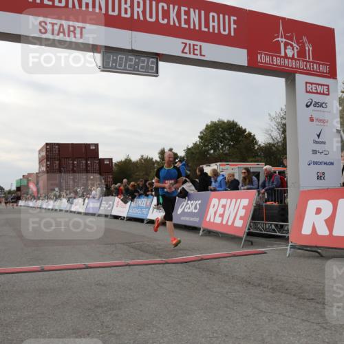 03.10.2025 - Köhlbrandbrückenlauf Yannick Fuchs http://msf.ph/oto/8990877 03.10.2025 16:02:23 Ziel 7110, 7111, 7171, 9409 meine-sportfotos.de