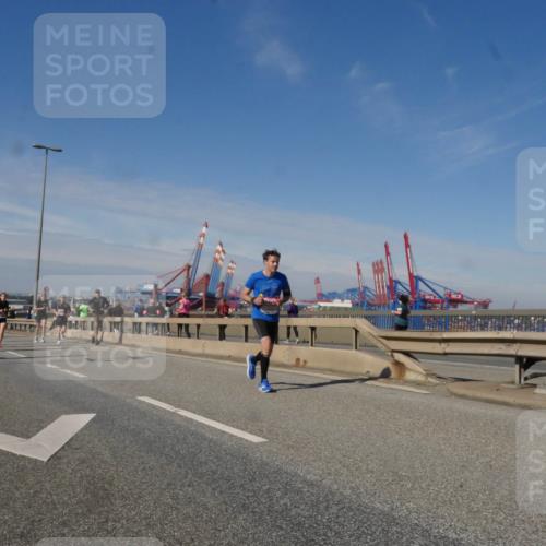 03.10.2025 - Köhlbrandbrückenlauf Matties Gatica Varas http://msf.ph/oto/8990889 03.10.2025 12:41:15 Position 2  meine-sportfotos.de