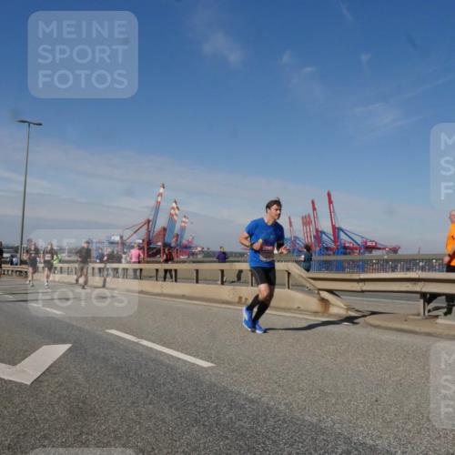 03.10.2025 - Köhlbrandbrückenlauf Matties Gatica Varas http://msf.ph/oto/8990893 03.10.2025 12:41:15 Position 2  meine-sportfotos.de