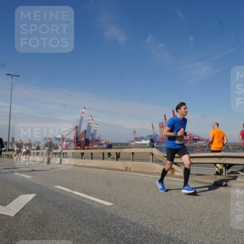 03.10.2025 - Köhlbrandbrückenlauf Matties Gatica Varas http://msf.ph/oto/8990896 03.10.2025 12:41:15 Position 2  meine-sportfotos.de