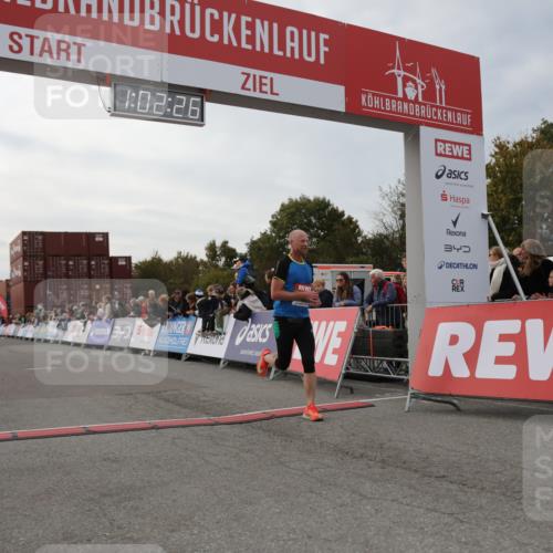 03.10.2025 - Köhlbrandbrückenlauf Yannick Fuchs http://msf.ph/oto/8990897 03.10.2025 16:02:24 Ziel 7110, 7111, 7171, 9409 meine-sportfotos.de