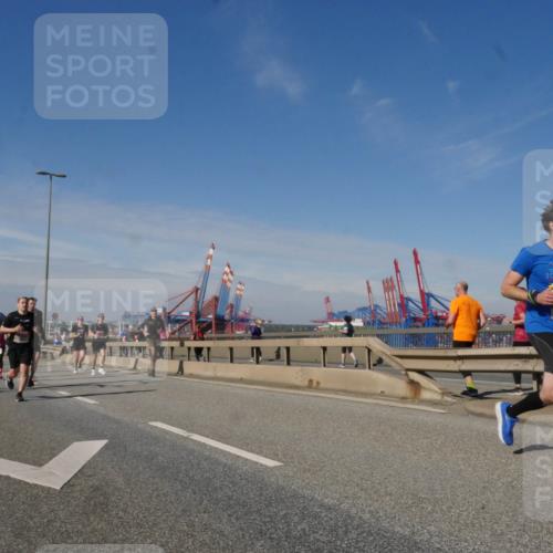 03.10.2025 - Köhlbrandbrückenlauf Matties Gatica Varas http://msf.ph/oto/8990899 03.10.2025 12:41:16 Position 2 118 meine-sportfotos.de