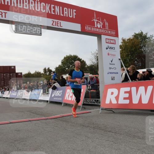 03.10.2025 - Köhlbrandbrückenlauf Yannick Fuchs http://msf.ph/oto/8990902 03.10.2025 16:02:24 Ziel 7110, 7111, 7171, 9409 meine-sportfotos.de