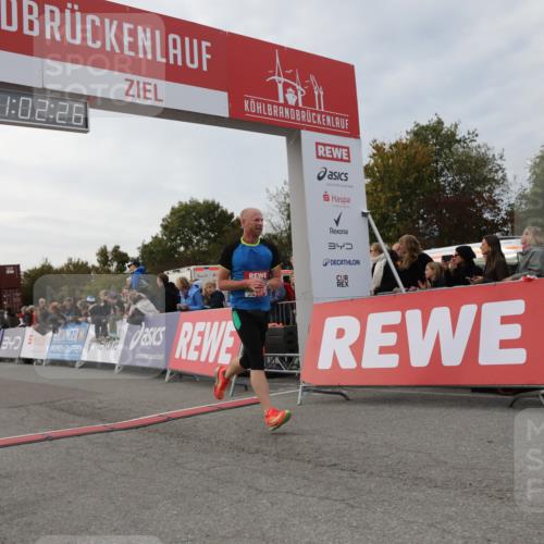 03.10.2025 - Köhlbrandbrückenlauf Yannick Fuchs http://msf.ph/oto/8990908 03.10.2025 16:02:24 Ziel 7110, 7111, 7171, 9409 meine-sportfotos.de