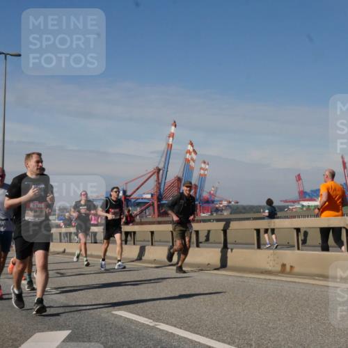 03.10.2025 - Köhlbrandbrückenlauf Matties Gatica Varas http://msf.ph/oto/8990910 03.10.2025 12:41:17 Position 2  meine-sportfotos.de
