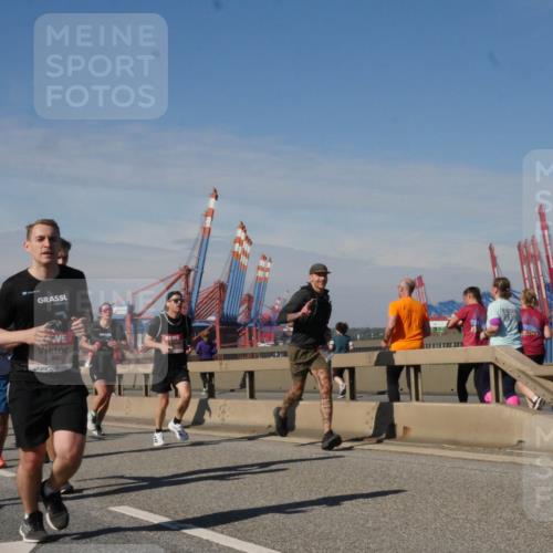 03.10.2025 - Köhlbrandbrückenlauf Matties Gatica Varas http://msf.ph/oto/8990915 03.10.2025 12:41:18 Position 2 6065, 2025 meine-sportfotos.de