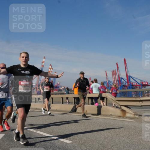 03.10.2025 - Köhlbrandbrückenlauf Matties Gatica Varas http://msf.ph/oto/8990917 03.10.2025 12:41:18 Position 2 6065 meine-sportfotos.de
