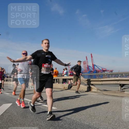 03.10.2025 - Köhlbrandbrückenlauf Matties Gatica Varas http://msf.ph/oto/8990921 03.10.2025 12:41:19 Position 2 6065 meine-sportfotos.de