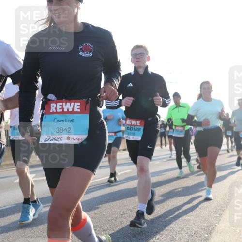 03.10.2025 - Köhlbrandbrückenlauf Luisa Fischer http://msf.ph/oto/8990922 03.10.2025 10:15:31 Position 3 1516, 1910, 3842, 8516 meine-sportfotos.de