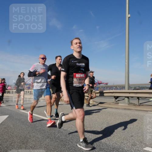 03.10.2025 - Köhlbrandbrückenlauf Matties Gatica Varas http://msf.ph/oto/8990924 03.10.2025 12:41:19 Position 2 27, 6065 meine-sportfotos.de