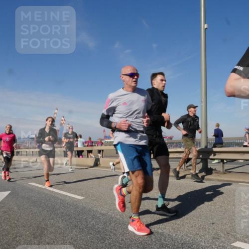 03.10.2025 - Köhlbrandbrückenlauf Matties Gatica Varas http://msf.ph/oto/8990927 03.10.2025 12:41:20 Position 2  meine-sportfotos.de