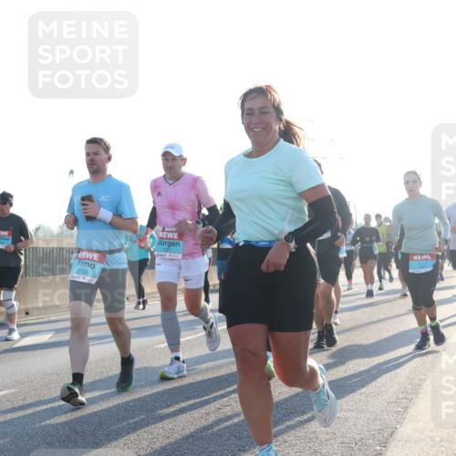 03.10.2025 - Köhlbrandbrückenlauf Luisa Fischer http://msf.ph/oto/8990931 03.10.2025 10:15:32 Position 3 2732, 1321 meine-sportfotos.de