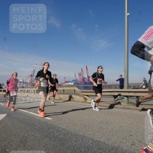 03.10.2025 - Köhlbrandbrückenlauf Matties Gatica Varas http://msf.ph/oto/8990932 03.10.2025 12:41:20 Position 2  meine-sportfotos.de