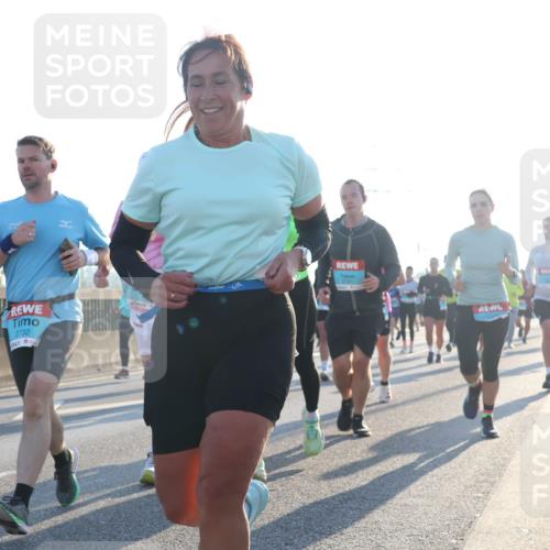 03.10.2025 - Köhlbrandbrückenlauf Luisa Fischer http://msf.ph/oto/8990933 03.10.2025 10:15:32 Position 3 2732 meine-sportfotos.de