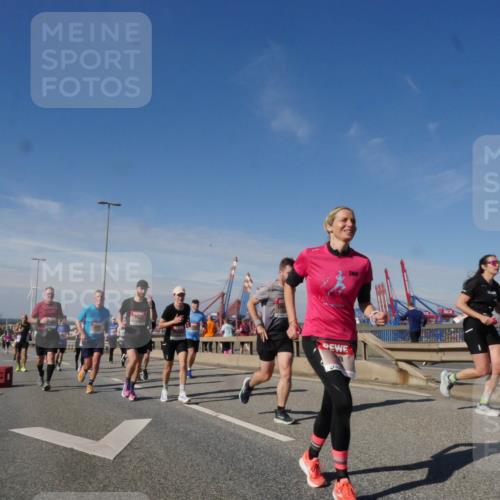 03.10.2025 - Köhlbrandbrückenlauf Matties Gatica Varas http://msf.ph/oto/8990941 03.10.2025 12:41:22 Position 2  meine-sportfotos.de