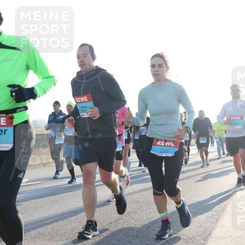 03.10.2025 - Köhlbrandbrückenlauf Luisa Fischer http://msf.ph/oto/8990943 03.10.2025 10:15:33 Position 3 1091, 3721, 3797 meine-sportfotos.de