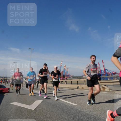 03.10.2025 - Köhlbrandbrückenlauf Matties Gatica Varas http://msf.ph/oto/8990944 03.10.2025 12:41:22 Position 2 621 meine-sportfotos.de