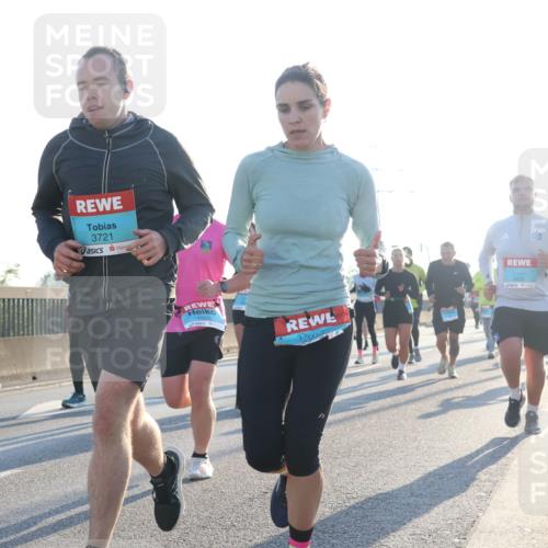 03.10.2025 - Köhlbrandbrückenlauf Luisa Fischer http://msf.ph/oto/8990945 03.10.2025 10:15:34 Position 3 3721, 1826, 3802 meine-sportfotos.de