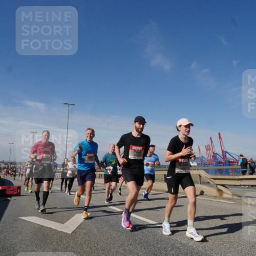 03.10.2025 - Köhlbrandbrückenlauf Matties Gatica Varas http://msf.ph/oto/8990952 03.10.2025 12:41:23 Position 2  meine-sportfotos.de