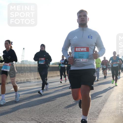 03.10.2025 - Köhlbrandbrückenlauf Luisa Fischer http://msf.ph/oto/8990957 03.10.2025 10:15:35 Position 3 3825, 3802 meine-sportfotos.de