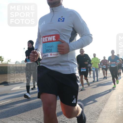 03.10.2025 - Köhlbrandbrückenlauf Luisa Fischer http://msf.ph/oto/8990960 03.10.2025 10:15:35 Position 3 3825, 3802 meine-sportfotos.de