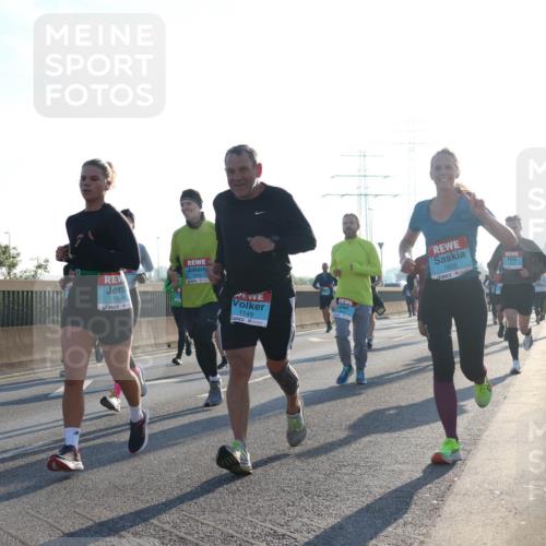 03.10.2025 - Köhlbrandbrückenlauf Luisa Fischer http://msf.ph/oto/8990974 03.10.2025 10:15:37 Position 3 1313, 1148, 1149, 1626 meine-sportfotos.de