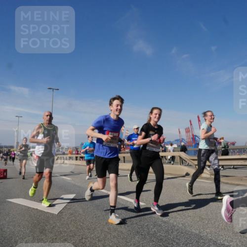 03.10.2025 - Köhlbrandbrückenlauf Matties Gatica Varas http://msf.ph/oto/8990975 03.10.2025 12:41:27 Position 2 41 meine-sportfotos.de
