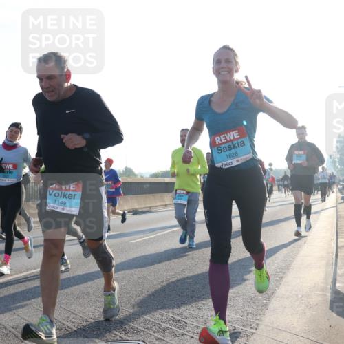 03.10.2025 - Köhlbrandbrückenlauf Luisa Fischer http://msf.ph/oto/8990977 03.10.2025 10:15:37 Position 3 0, 1148, 1149, 1626 meine-sportfotos.de