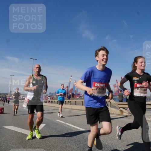 03.10.2025 - Köhlbrandbrückenlauf Matties Gatica Varas http://msf.ph/oto/8990978 03.10.2025 12:41:27 Position 2 6041, 6044 meine-sportfotos.de