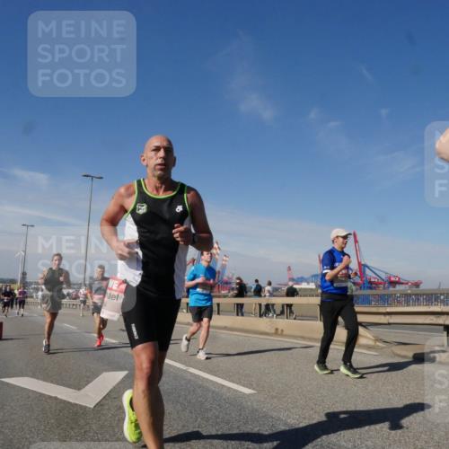 03.10.2025 - Köhlbrandbrückenlauf Matties Gatica Varas http://msf.ph/oto/8990984 03.10.2025 12:41:28 Position 2 118 meine-sportfotos.de
