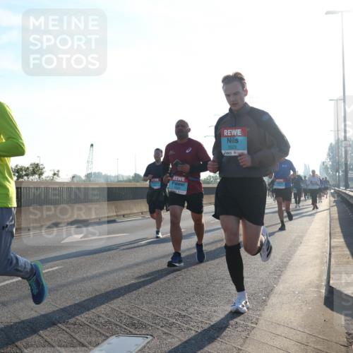 03.10.2025 - Köhlbrandbrückenlauf Luisa Fischer http://msf.ph/oto/8990990 03.10.2025 10:15:39 Position 3 3444, 1623 meine-sportfotos.de
