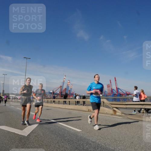 03.10.2025 - Köhlbrandbrückenlauf Matties Gatica Varas http://msf.ph/oto/8990992 03.10.2025 12:41:29 Position 2 118 meine-sportfotos.de