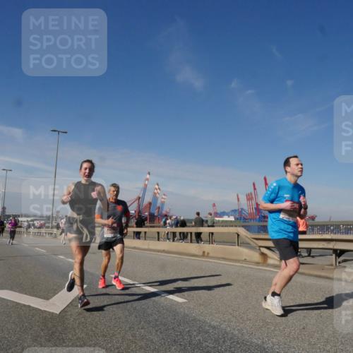 03.10.2025 - Köhlbrandbrückenlauf Matties Gatica Varas http://msf.ph/oto/8990995 03.10.2025 12:41:29 Position 2  meine-sportfotos.de