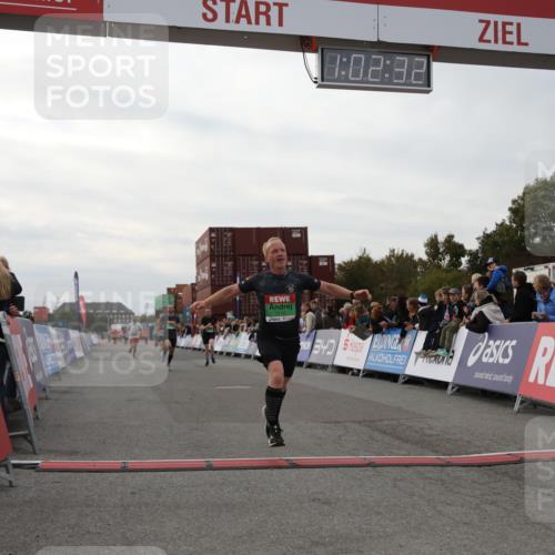 03.10.2025 - Köhlbrandbrückenlauf Yannick Fuchs http://msf.ph/oto/8991001 03.10.2025 16:02:31 Ziel 7110, 7111, 7219, 7280, 7411, 8784, 8786 meine-sportfotos.de