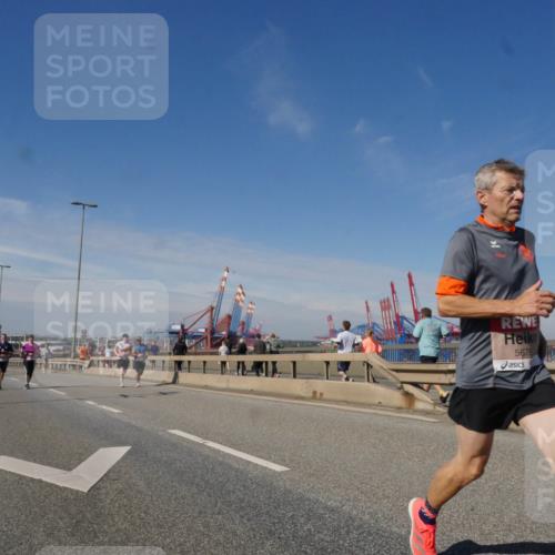 03.10.2025 - Köhlbrandbrückenlauf Matties Gatica Varas http://msf.ph/oto/8991008 03.10.2025 12:41:31 Position 2 5676 meine-sportfotos.de
