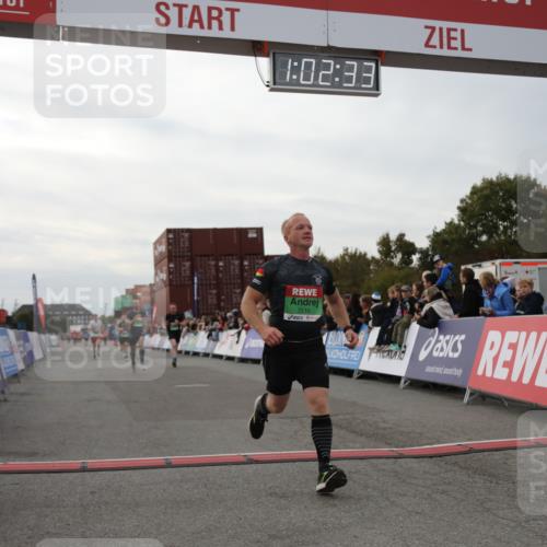 03.10.2025 - Köhlbrandbrückenlauf Yannick Fuchs http://msf.ph/oto/8991018 03.10.2025 16:02:31 Ziel 7110, 7111, 7219, 7280, 7411, 8784, 8786 meine-sportfotos.de