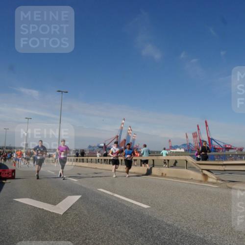 03.10.2025 - Köhlbrandbrückenlauf Matties Gatica Varas http://msf.ph/oto/8991021 03.10.2025 12:41:33 Position 2  meine-sportfotos.de