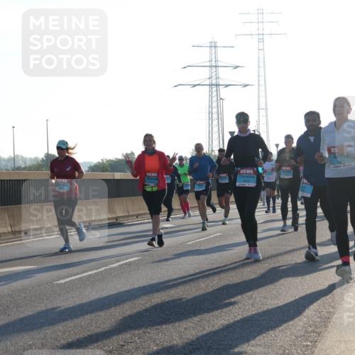 03.10.2025 - Köhlbrandbrückenlauf Luisa Fischer http://msf.ph/oto/8991022 03.10.2025 10:15:43 Position 3 2814, 1395, 1 meine-sportfotos.de