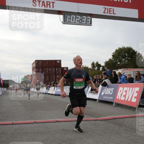 03.10.2025 - Köhlbrandbrückenlauf Yannick Fuchs http://msf.ph/oto/8991023 03.10.2025 16:02:31 Ziel 7110, 7111, 7219, 7280, 7411, 8784, 8786 meine-sportfotos.de