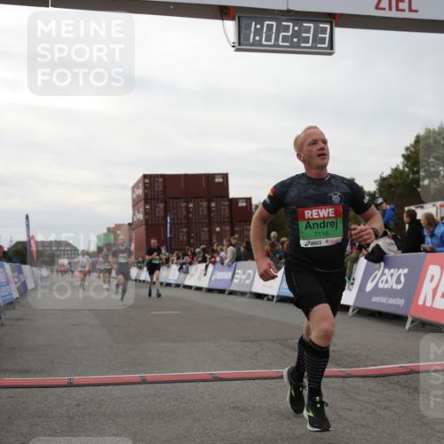 03.10.2025 - Köhlbrandbrückenlauf Yannick Fuchs http://msf.ph/oto/8991028 03.10.2025 16:02:31 Ziel 7110, 7111, 7219, 7280, 7411, 8784, 8786 meine-sportfotos.de