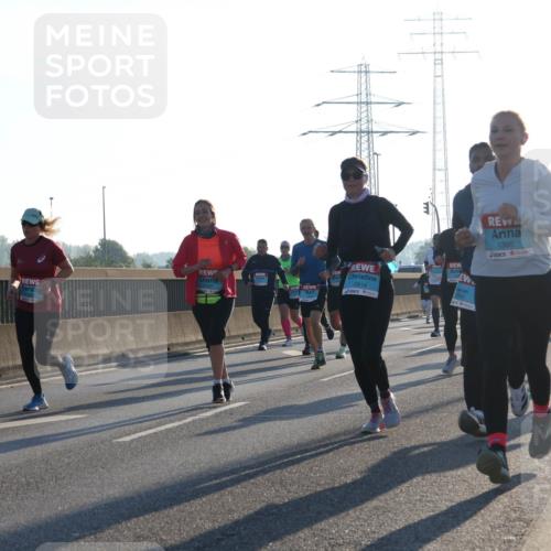 03.10.2025 - Köhlbrandbrückenlauf Luisa Fischer http://msf.ph/oto/8991030 03.10.2025 10:15:44 Position 3 1395, 1428, 2814, 3741 meine-sportfotos.de