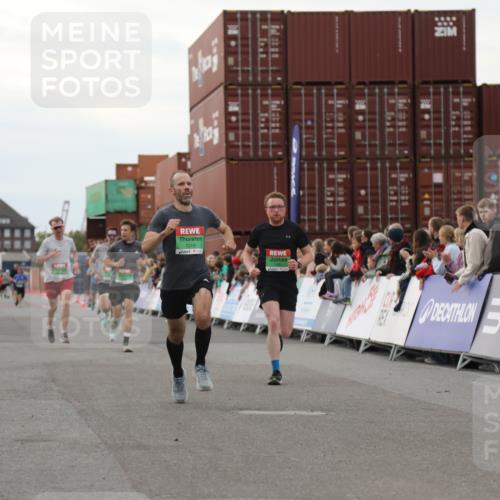 03.10.2025 - Köhlbrandbrückenlauf Yannick Fuchs http://msf.ph/oto/8991034 03.10.2025 16:02:32 Ziel 7110, 7111, 7219, 7280, 7411, 8784, 8786 meine-sportfotos.de