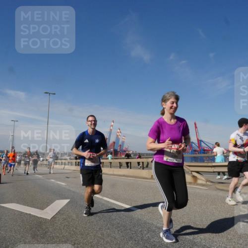 03.10.2025 - Köhlbrandbrückenlauf Matties Gatica Varas http://msf.ph/oto/8991043 03.10.2025 12:41:36 Position 2 4384, 18 meine-sportfotos.de