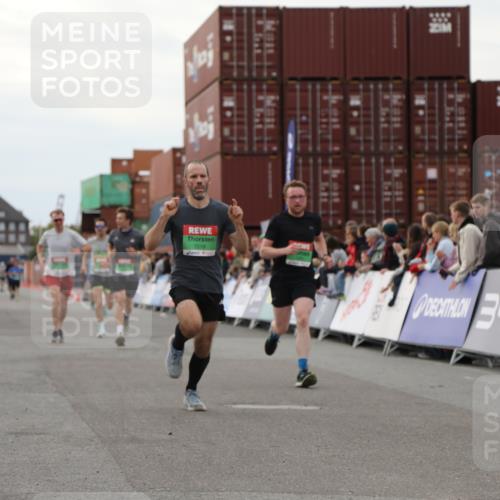 03.10.2025 - Köhlbrandbrückenlauf Yannick Fuchs http://msf.ph/oto/8991044 03.10.2025 16:02:32 Ziel 7110, 7111, 7219, 7280, 7411, 8784, 8786 meine-sportfotos.de