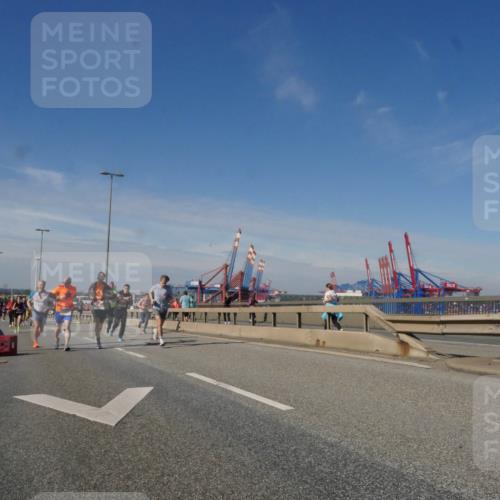 03.10.2025 - Köhlbrandbrückenlauf Matties Gatica Varas http://msf.ph/oto/8991057 03.10.2025 12:41:38 Position 2  meine-sportfotos.de