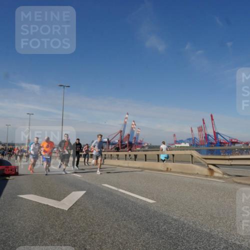 03.10.2025 - Köhlbrandbrückenlauf Matties Gatica Varas http://msf.ph/oto/8991059 03.10.2025 12:41:39 Position 2  meine-sportfotos.de